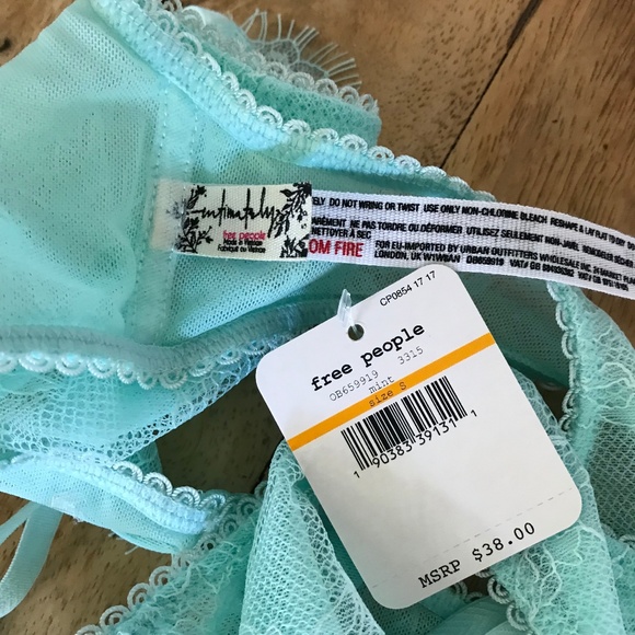 NWT's mint aqua FREE PEOPLE lace BRAlette M - Picture 4 of 4